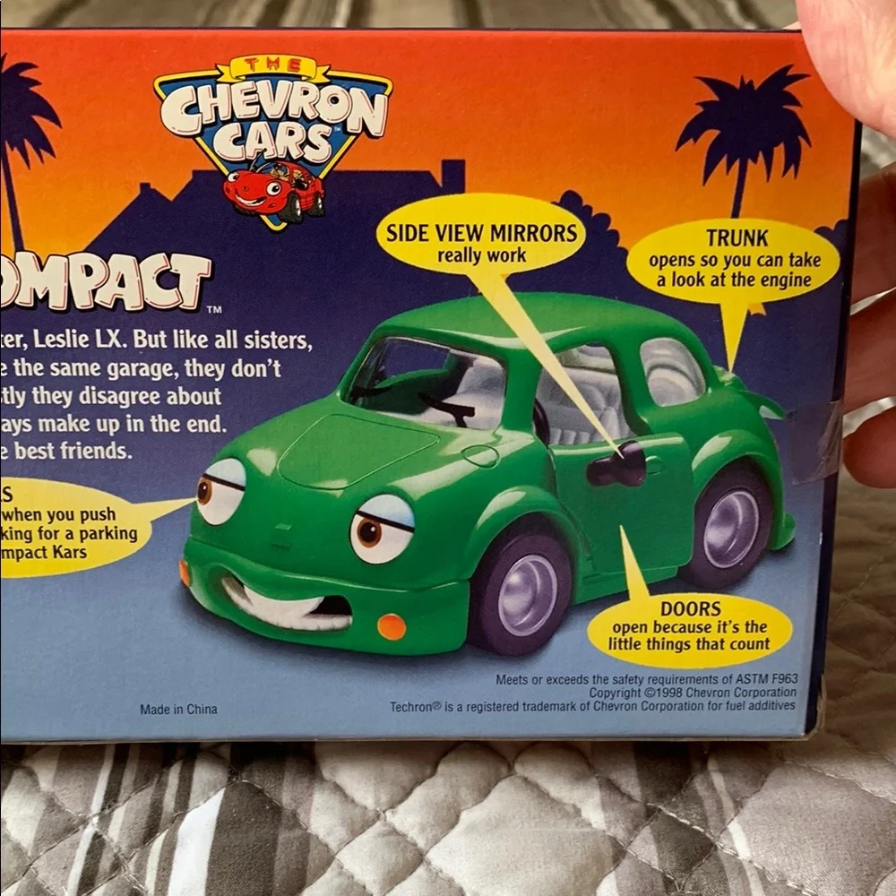 Kelly Kompact-The Chevron Cars Vintage Collectible 1998 🆕